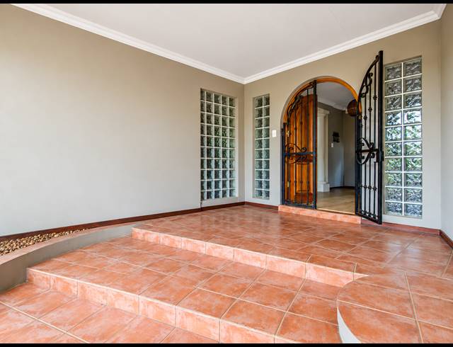5 BEDROOM FREEHOLD FOR SALE IN FAERIE GLEN